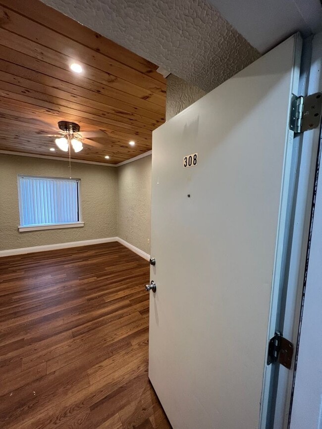 Photo - Parchment Manor Apartments