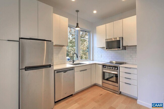 Photo - 1130 E High St Unidad N