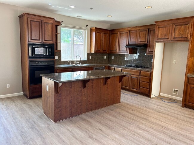 Photo - Beautiful 5 Bedroom, 3 Bath Brentwood Home / Downstairs Bedroom and Bath