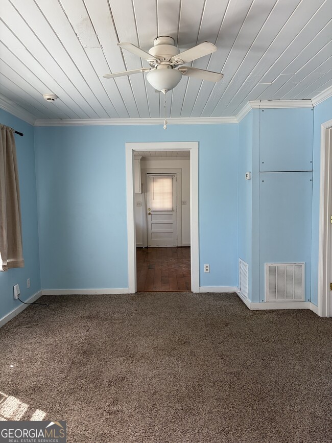 Photo - 102 W Grady Ave