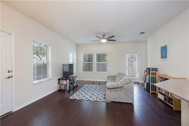 Photo - 2304 S Lakeline Blvd