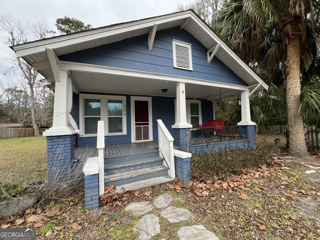 Photo - 204 W 3rd St