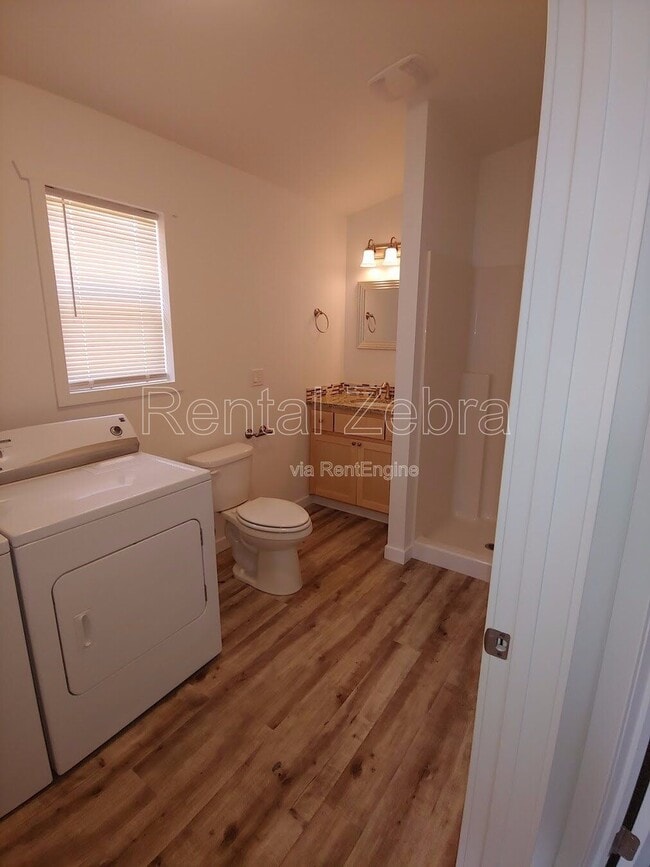 Photo - 921 NW Oak Ln