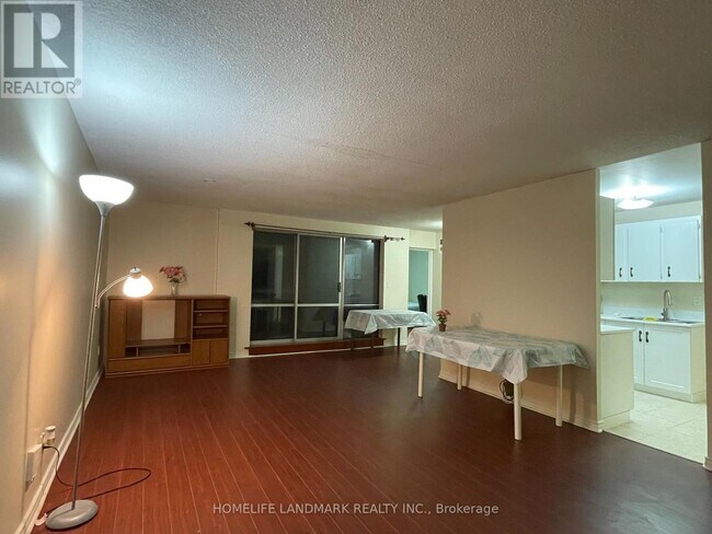 Photo - 3025 The Credit Woodlands Unit 307