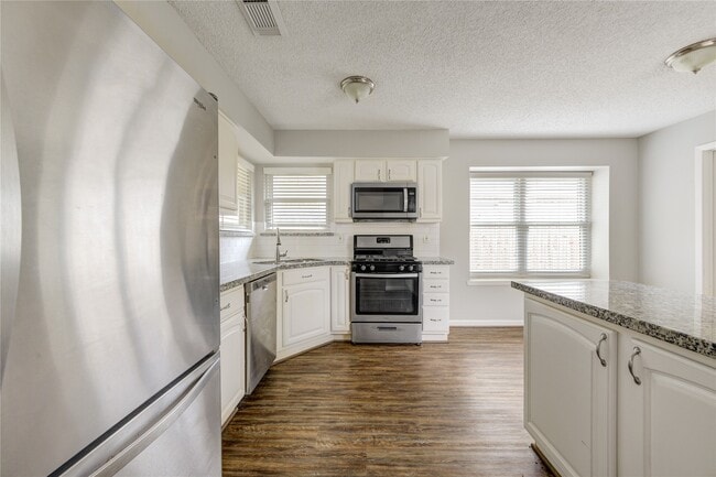 Photo - 1206 Park Ln