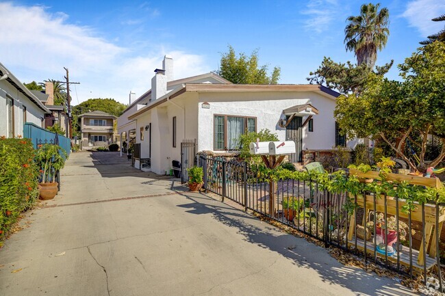 Building Photo - 4242 La Salle Ave Unit 4242 La Salle Studio Rental