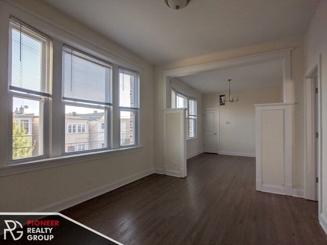 Building Photo - 2814 N Troy St Unit 3R