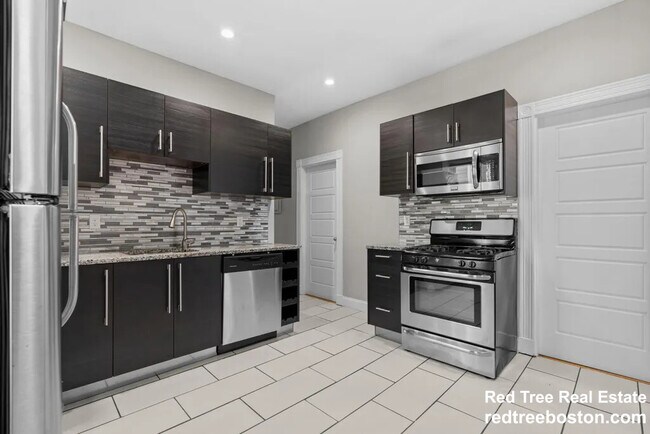 35 Harbor View St Unit 2