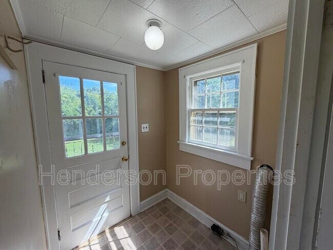 Photo - 638 Salisbury Rd