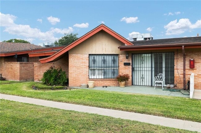 Building Photo - 15 W Dallas Ave Unit 7