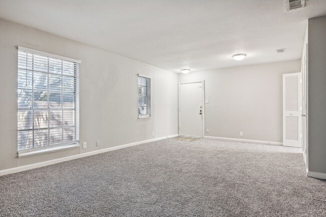 Forest Ridge Apartments Denton, TX - 1232 Living Room - Forest Ridge Apartments