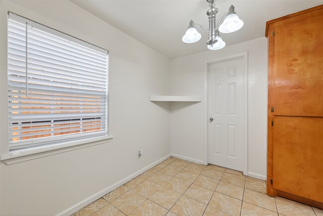 Photo - 115 Aurora St Unit 1