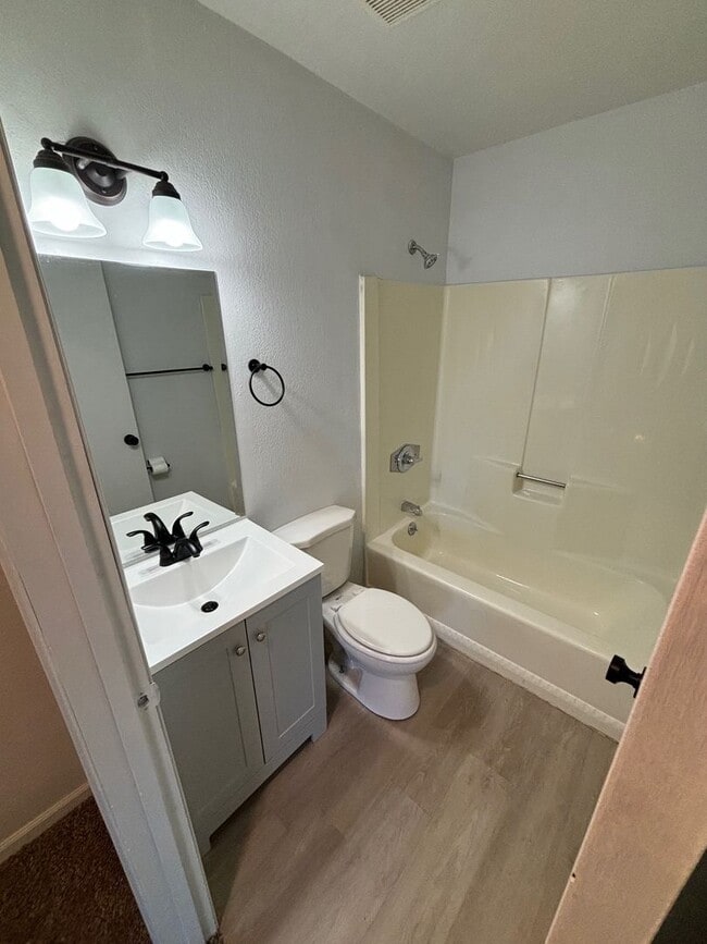 Photo - First Street Unidad #D