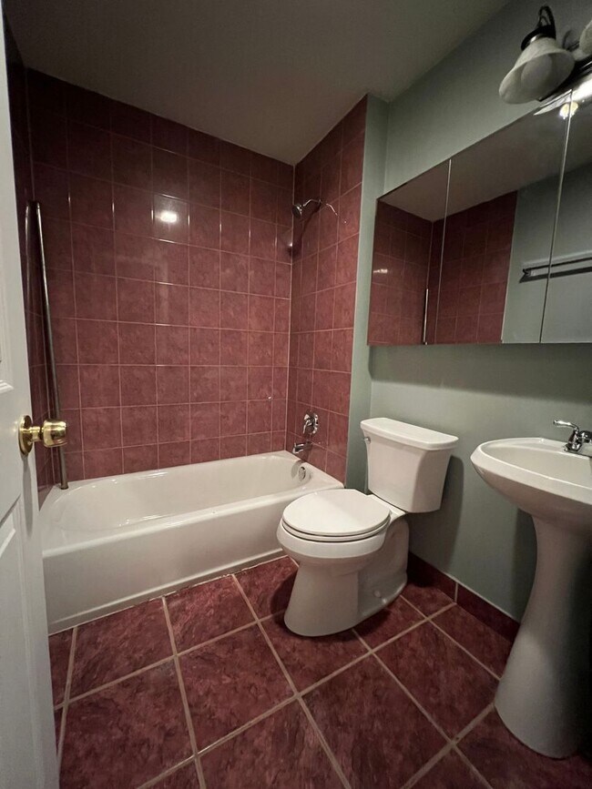 Photo - 368 E 58th St Unidad 3