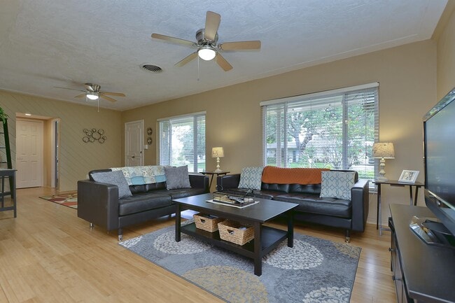 Photo - 5850 24th Ave S