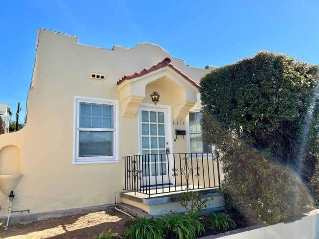 Building Photo - 2315-2317 State Street Unit 2317