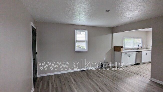 Photo - 102 Glenbury St