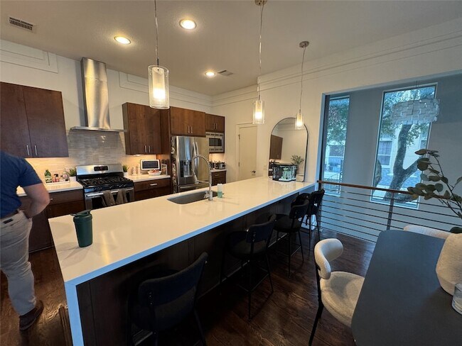 Photo - 5707 Schuler St