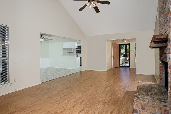 Photo - 6 S Pineplank Ct