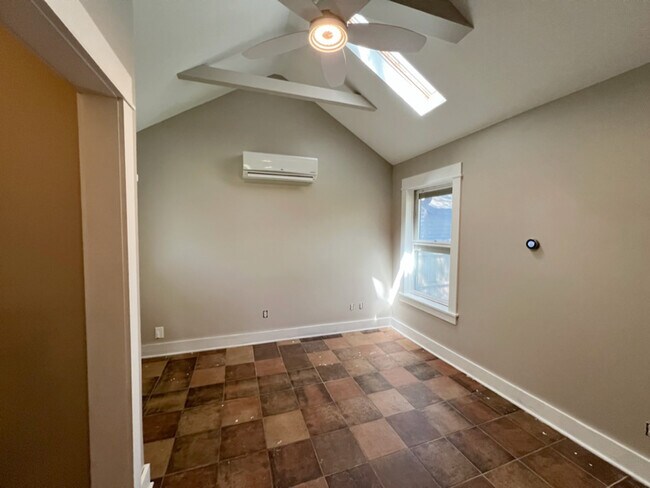 Photo - 506 S Poplar St