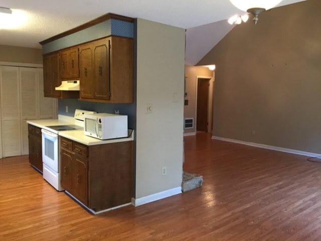 Photo - 210 Suffolk Dr