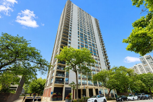 Building Photo - 1355 N Sandburg Terrace Unit 206D