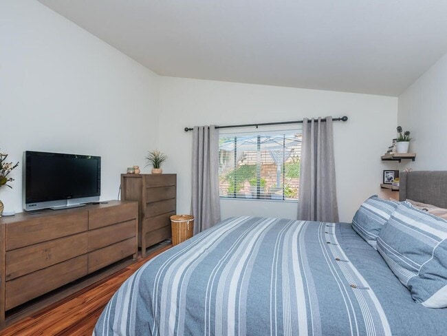 Photo - 906 Alyssum Rd