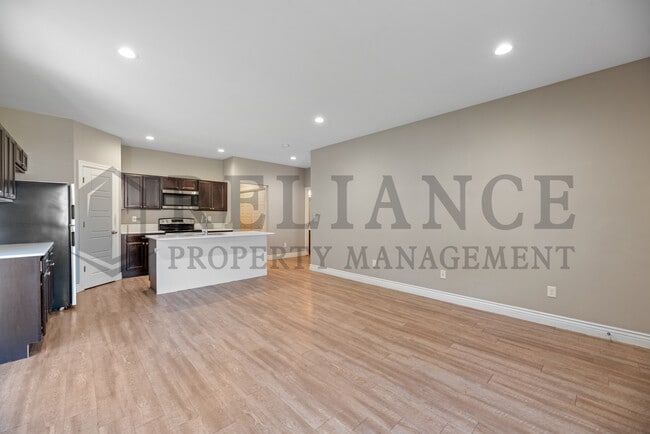 Photo - 5533 S Victoria St