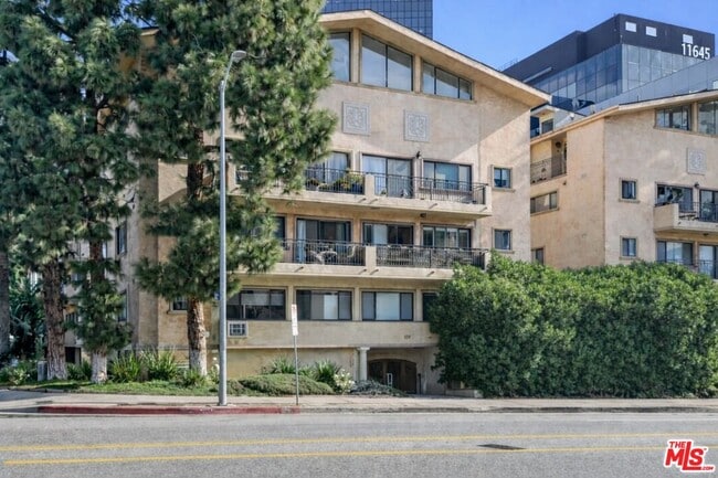 Building Photo - 1154 S Barrington Ave Unit 109