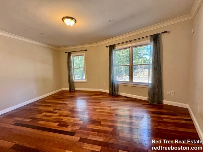 Photo - 81 Westminster Ave Unit B