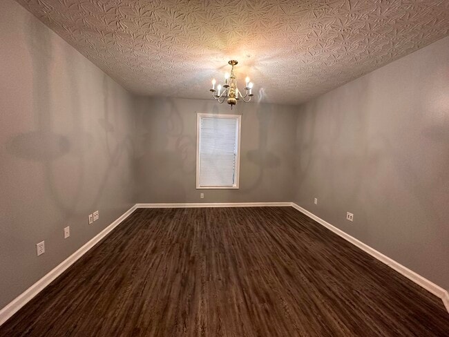 Photo - 508 Newbury Way