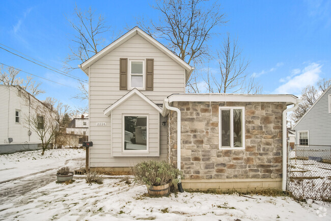 Building Photo - Charming 2-Bedroom Rental