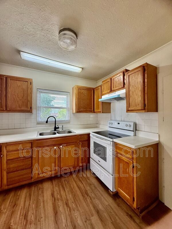 Photo - 2604 Hendersonville Rd