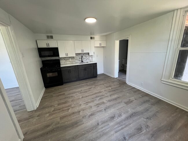 Photo - 2921 W 6th St Unit A