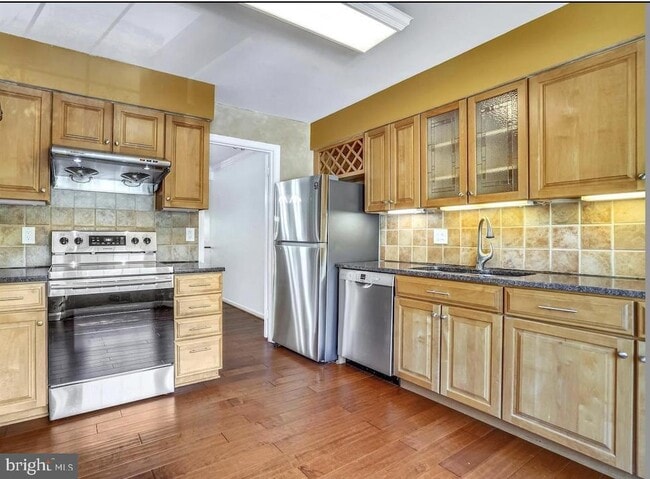 Photo - 3151 Borge St