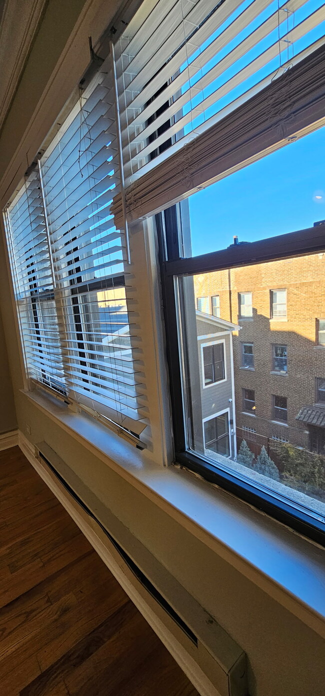 Photo - 4735 N Hermitage Ave Unit 4737-407