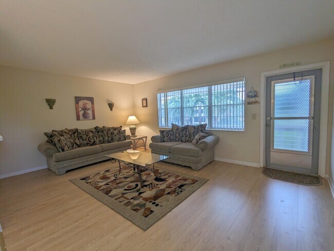 Photo - 113 Waltham E