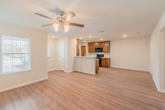 Photo - 617 NW Renfro St