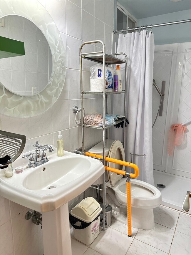 Building Photo - 1092 Willowbrook Rd Unit #1 Rental