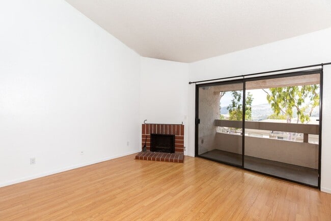 !!! CHARMING 2/2 CONDO WITH 2 CAR GARAGE I... - !!! CHARMING 2/2 CONDO WITH 2 CAR GARAGE I... Unit 53