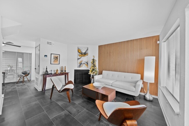 Photo - 3831 Landmark Dr