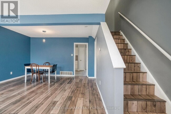 Photo - 6 Henfield Ave