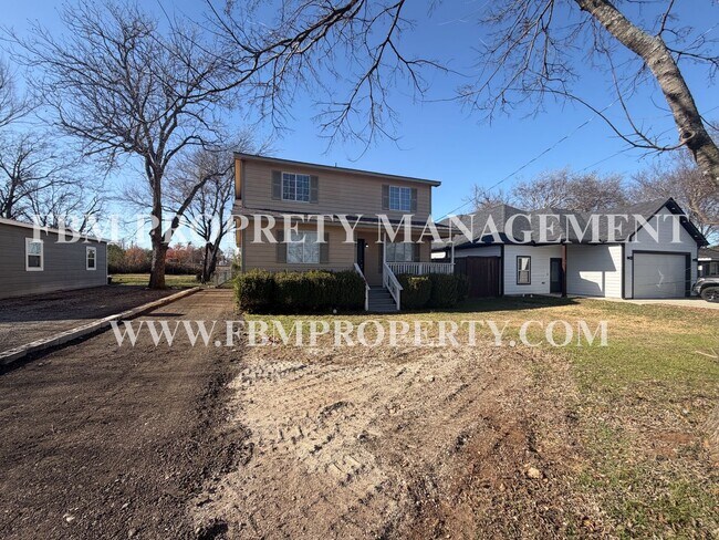 Photo - 493 Bryant Ave