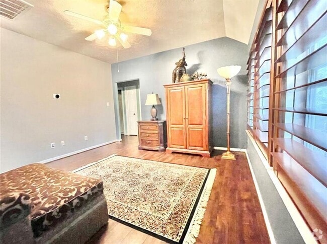 Building Photo - 127 Cornflower Dr Rental