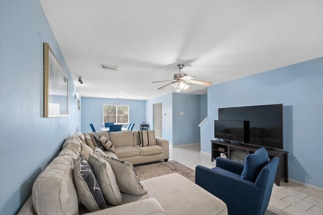 13723 Anwar Dr