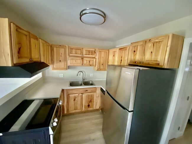 Bright & Remodeled 2BD/1BA 2nd Floor Quarr... - Bright & Remodeled 2BD/1BA 2nd Floor Quarr... Condo
