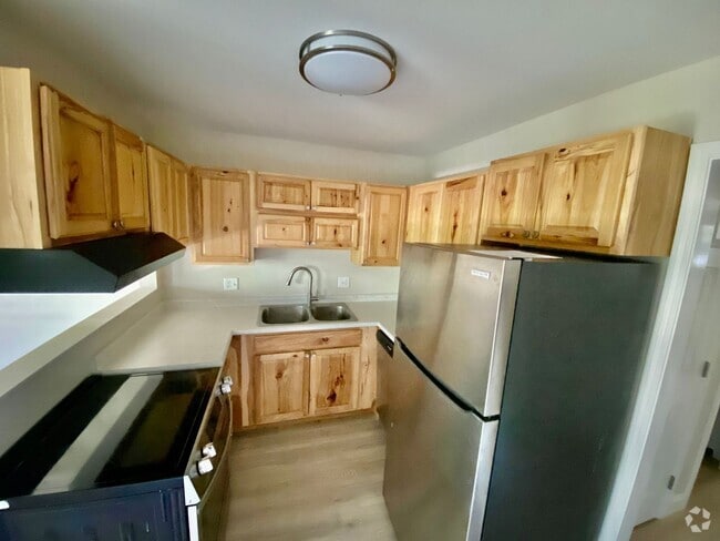 Building Photo - Bright & Remodeled 2BD/1BA 2nd Floor Quarr... Rental
