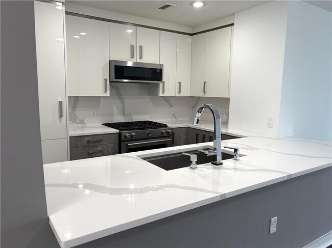 Photo - 3338 Peachtree Rd NE Unidad 2-505