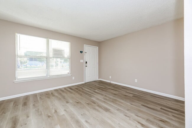 Photo - 1104 Le Brun Dr