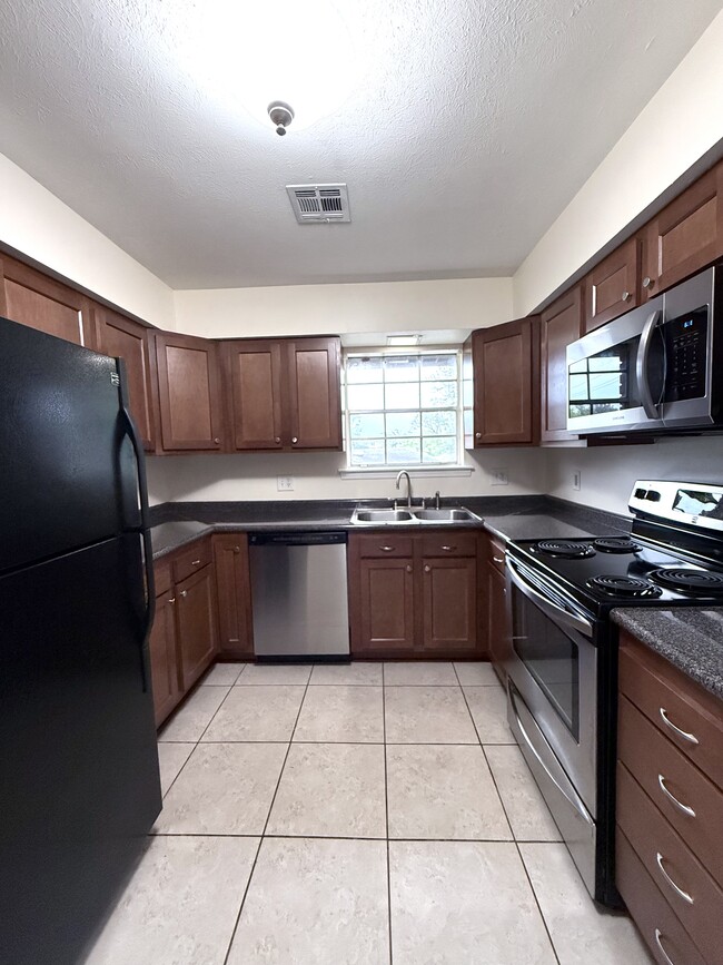 Kitchen - 1114 Williams Blvd Unit 1114